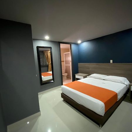 Hotel Latino 메딜린 외부 사진