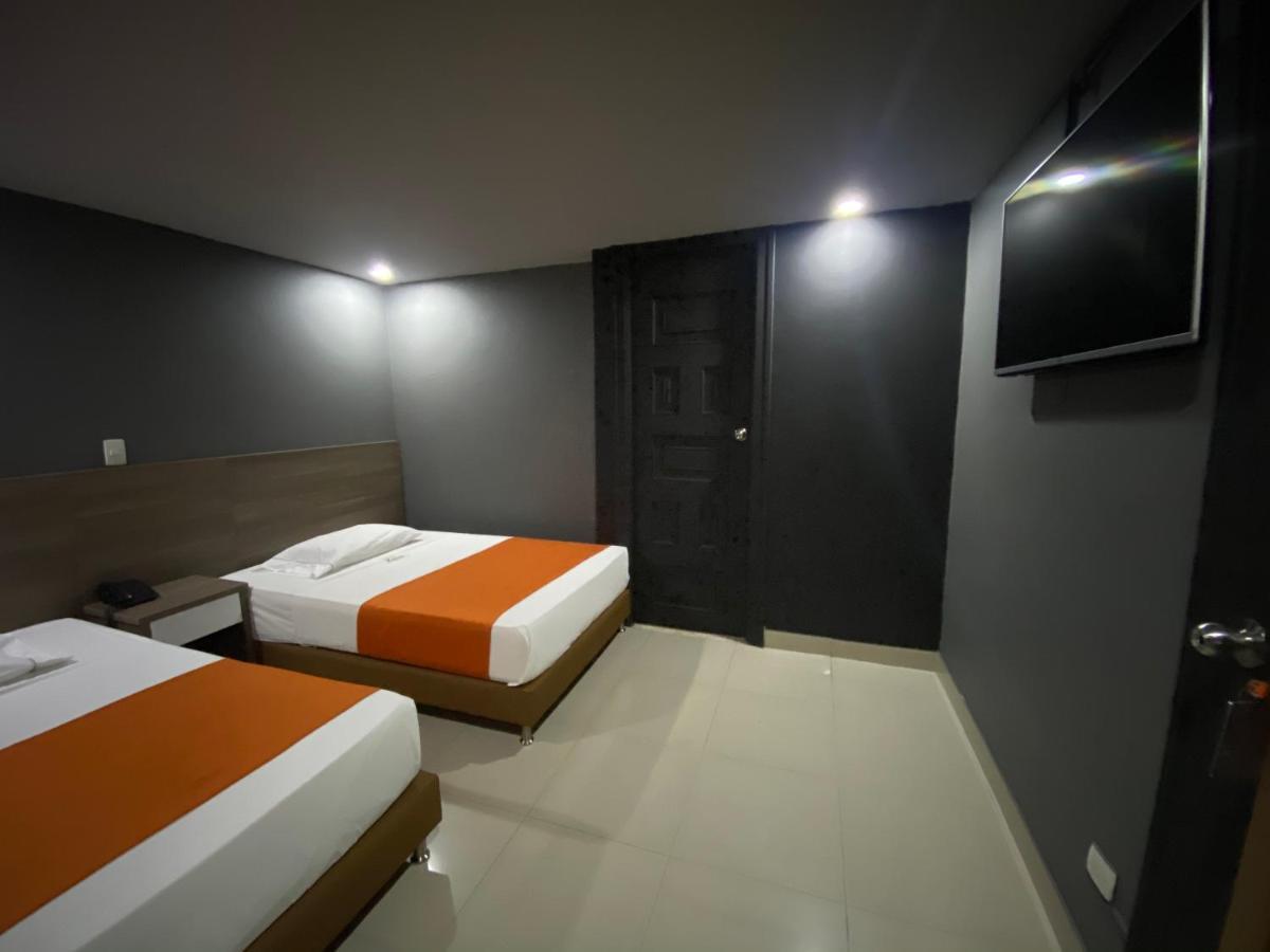 Hotel Latino 메딜린 외부 사진