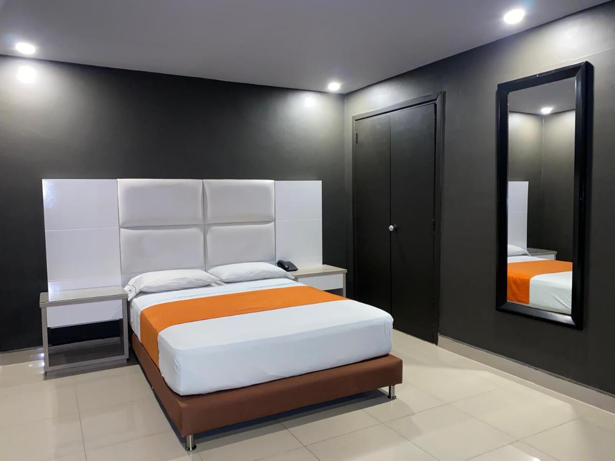 Hotel Latino 메딜린 외부 사진