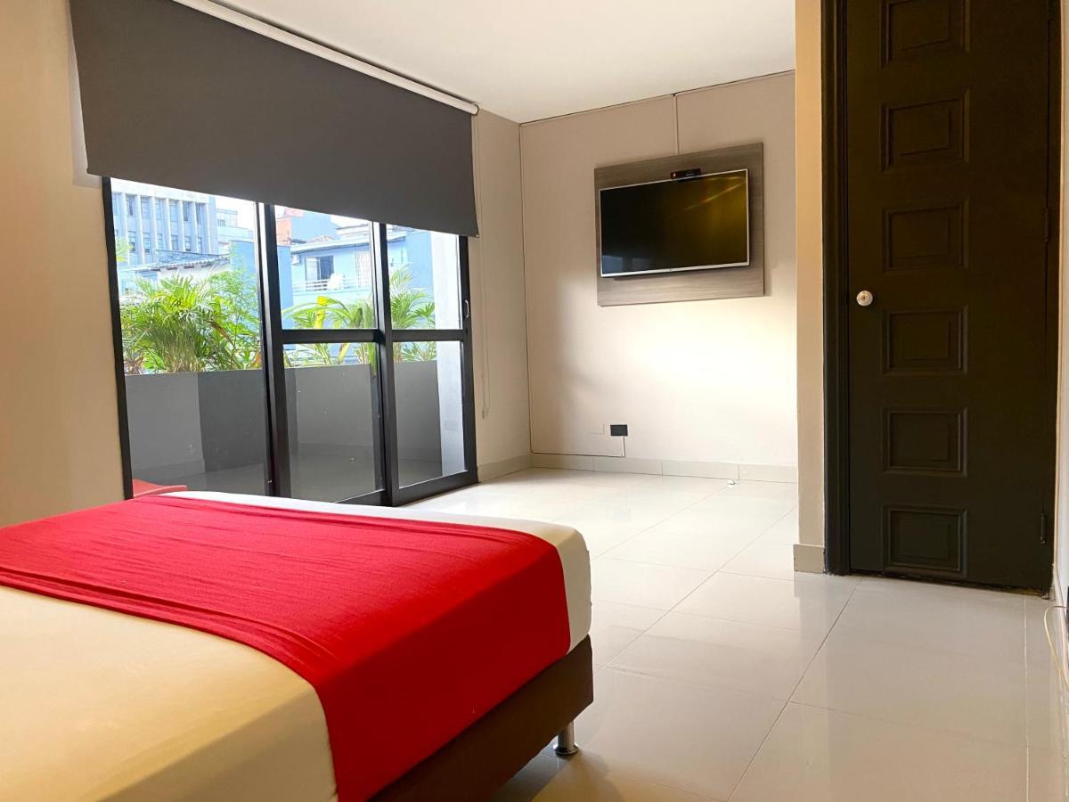 Hotel Latino 메딜린 외부 사진