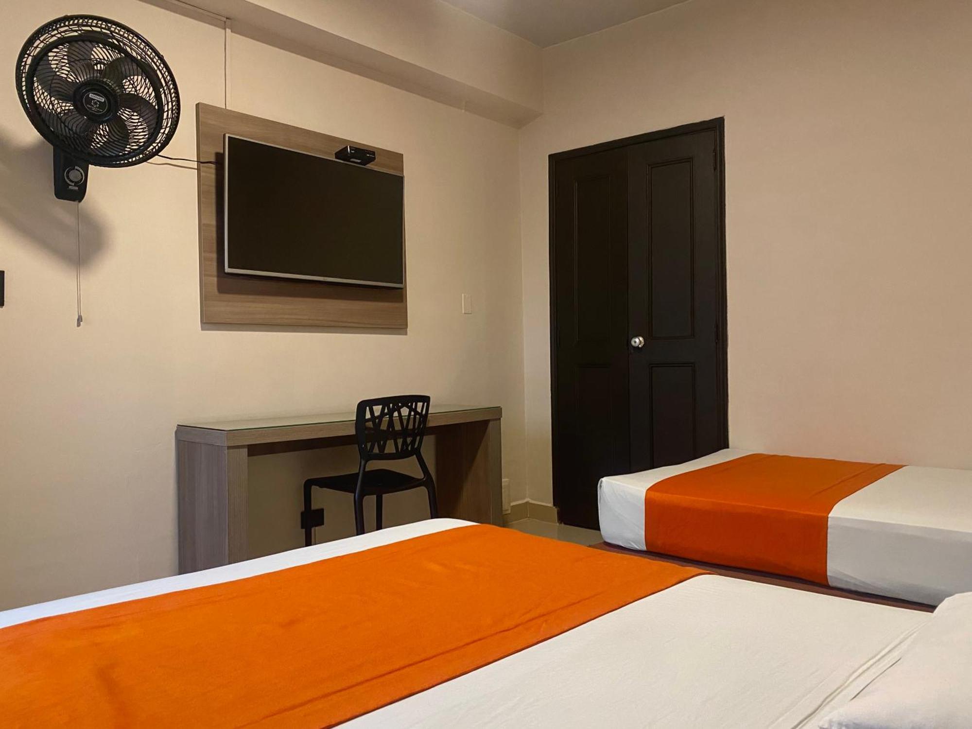 Hotel Latino 메딜린 외부 사진