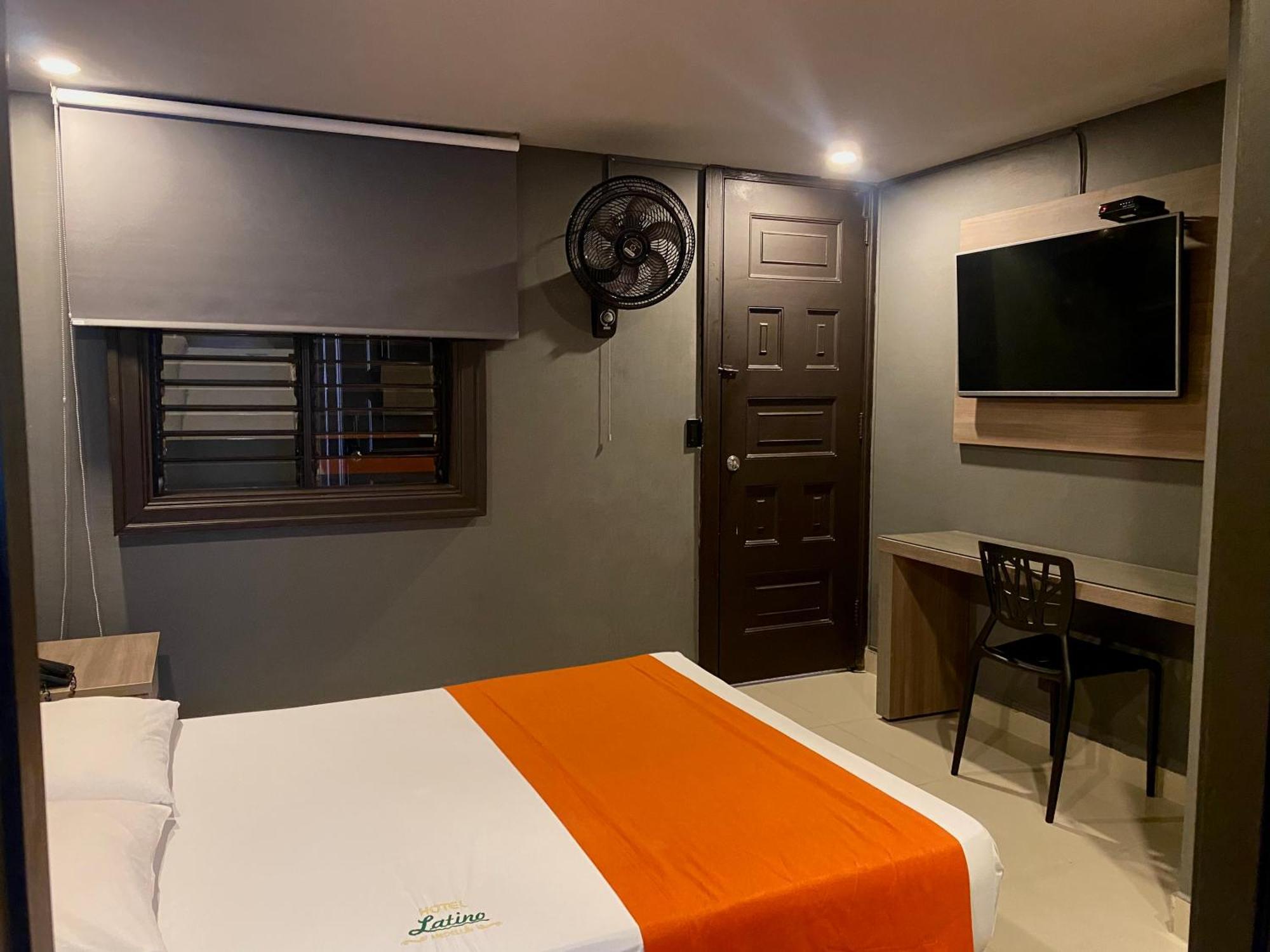 Hotel Latino 메딜린 외부 사진