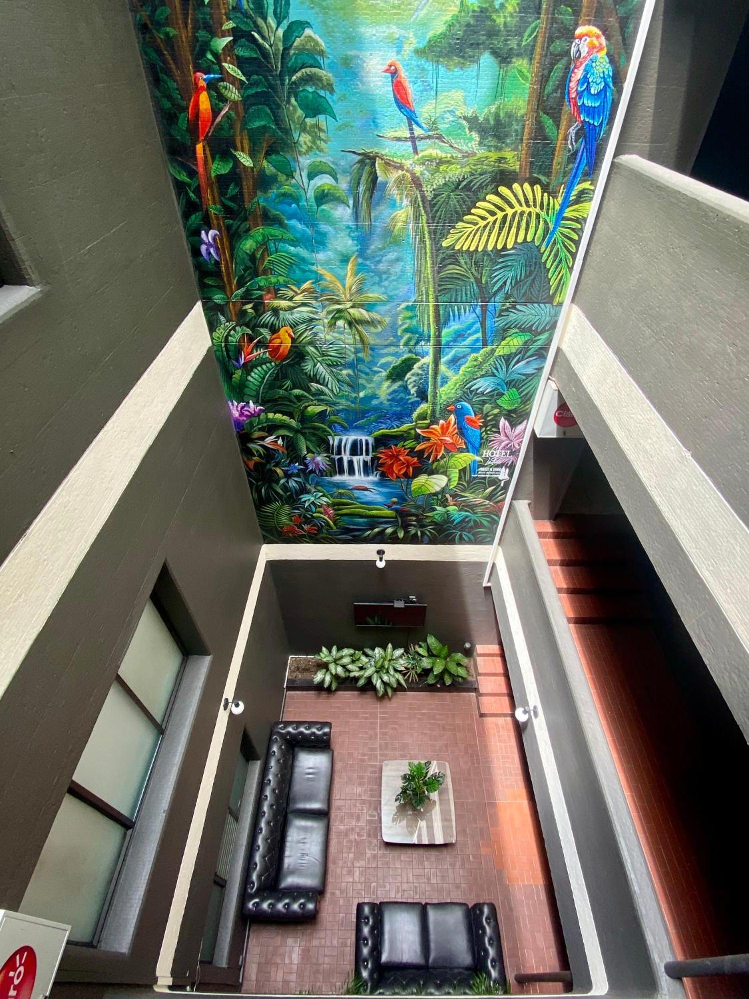 Hotel Latino 메딜린 외부 사진